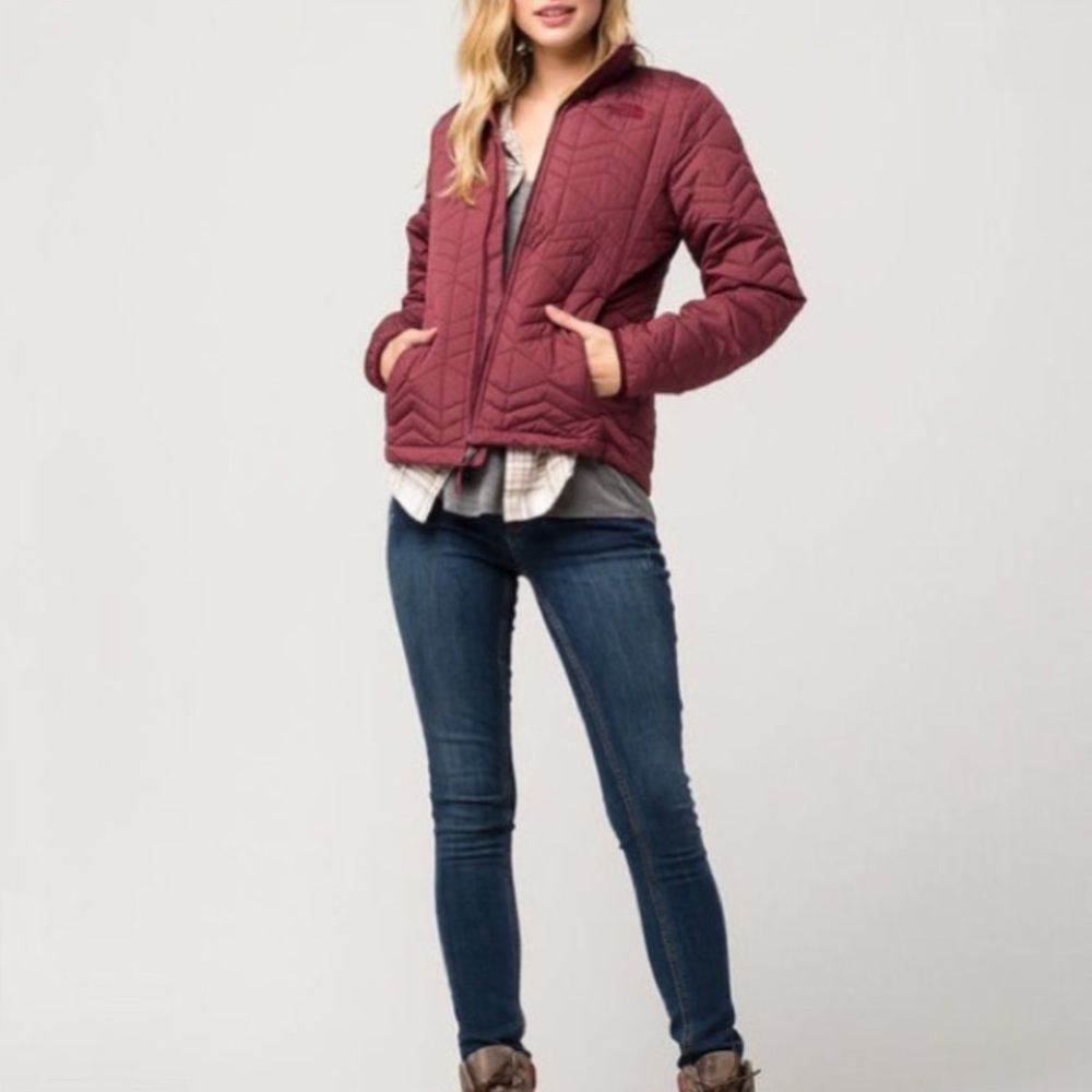The North Face Women's Maroon Puffer Jacket - Picture 3 of 3